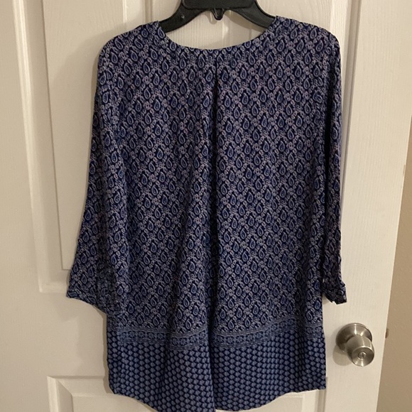 Old Navy Size XS blue & cream paisley printed blouse Made in India. 100% Viscose - Picture 2 of 12